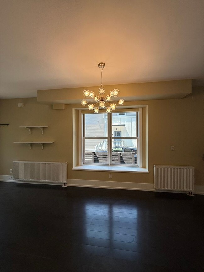 Building Photo - Fabulous Queen Anne Home with LOTS of EXTRAS!