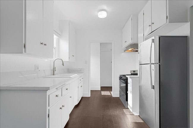 Building Photo - 107 S Aviation Blvd