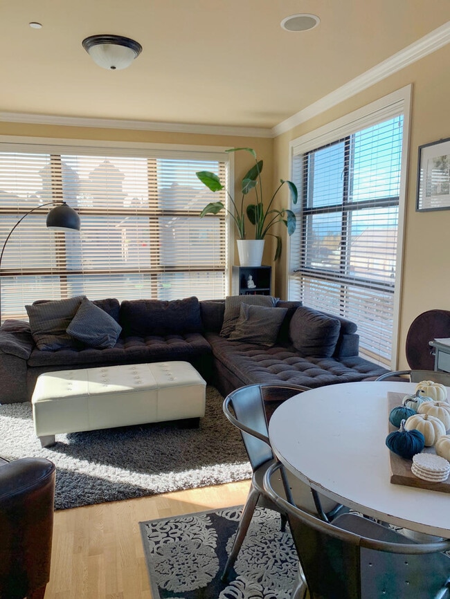 Building Photo - The Dakota Condominiums - 1 bedroom