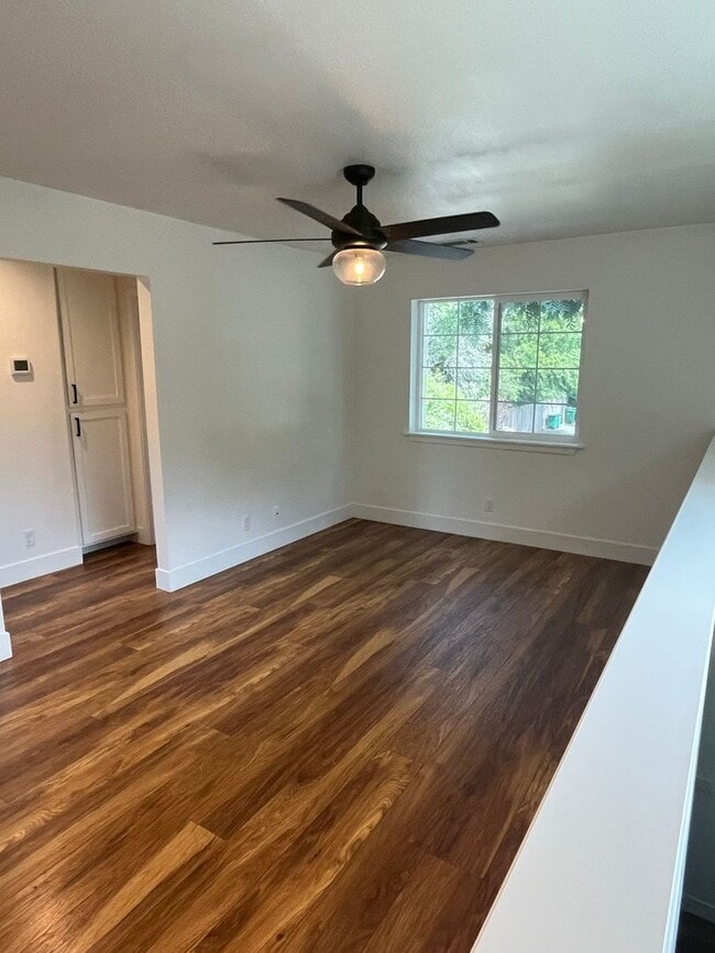 Building Photo - 1129 Stewart Ave