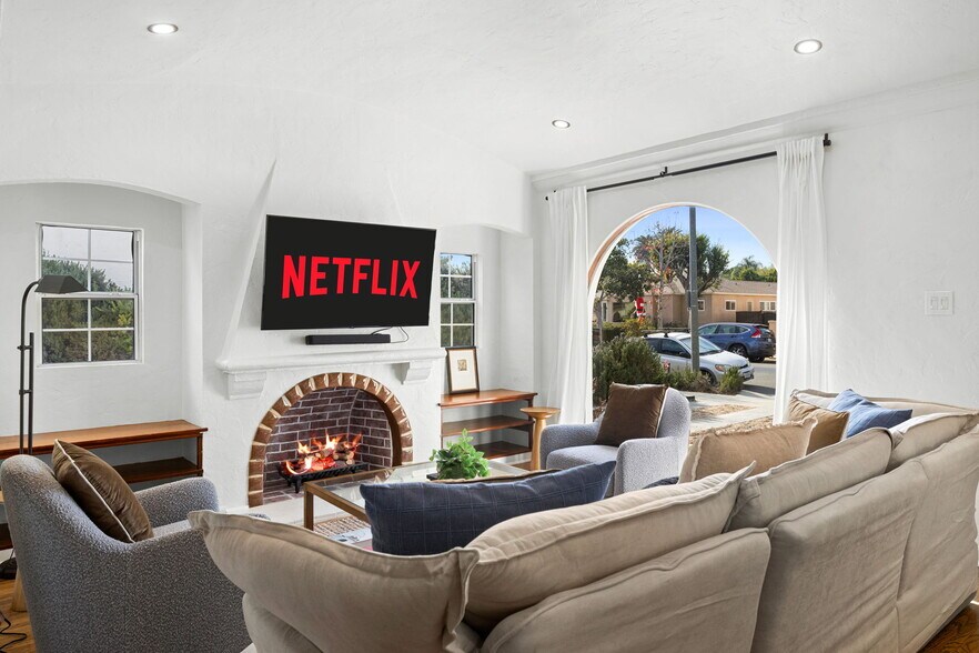 Building Photo - 3758 Gaviota Ave