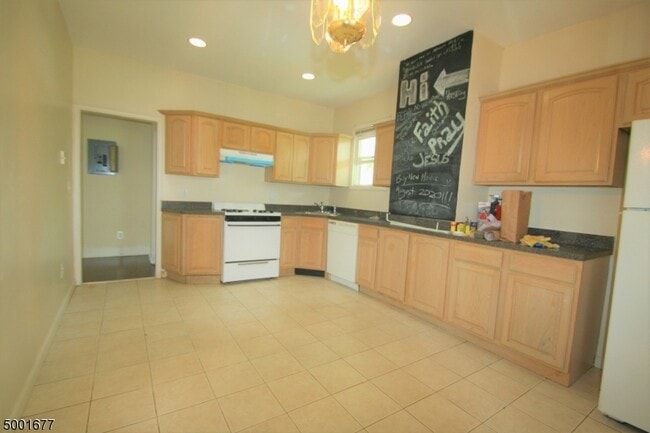 Building Photo - 85 Mission St