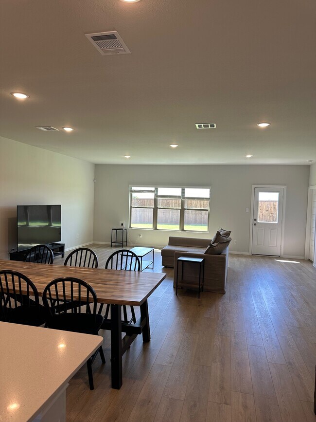 Building Photo - 2014 Sycamore Rdg Trl