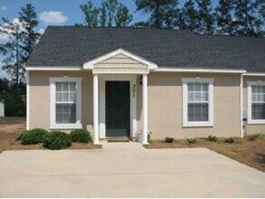 Building Photo - 2 Bedroom 2 Bath Townouse
