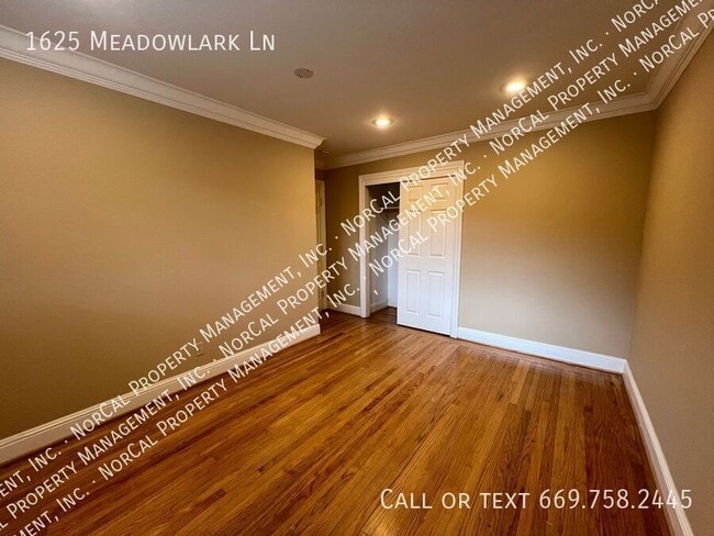 Building Photo - 1625 Meadowlark Ln