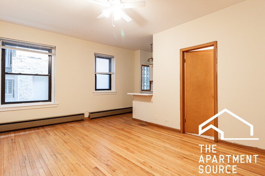 Building Photo - 633 W Barry Ave