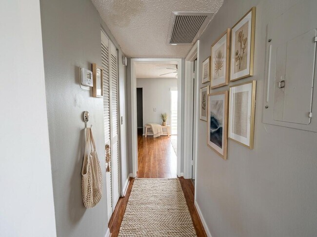 Building Photo - 100 Village Green Cir E