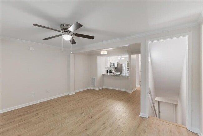 Building Photo - Beautifully Renovated Townhome For Rent In...