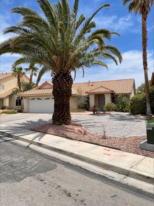 Building Photo - 3 Bedroom 2 Bath Home Off Durango