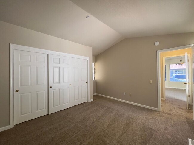 Building Photo - 64 Fountain Grove Cir