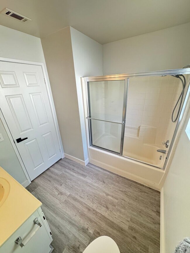 Building Photo - Welcome to Your New Home: Stunning Apartments in Monrovia