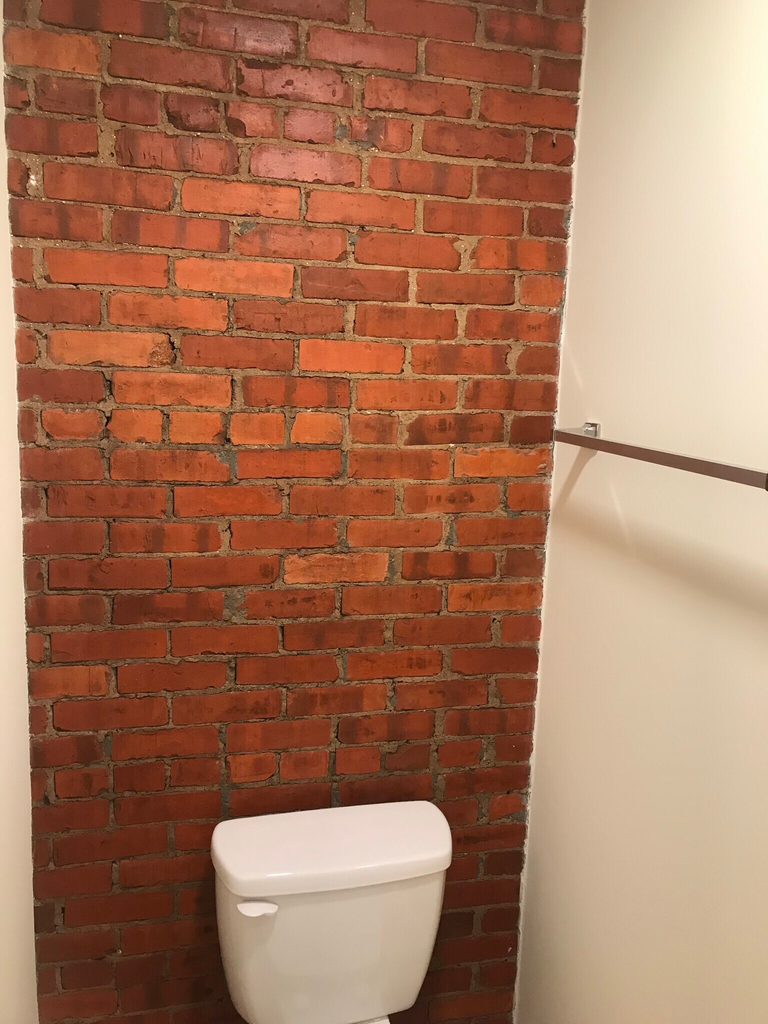 Building Photo - 201 W Locust St