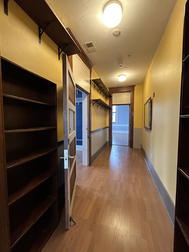 Building Photo - 28 Adams St