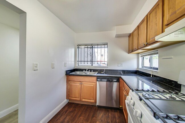 Building Photo - 1421 38th Ave