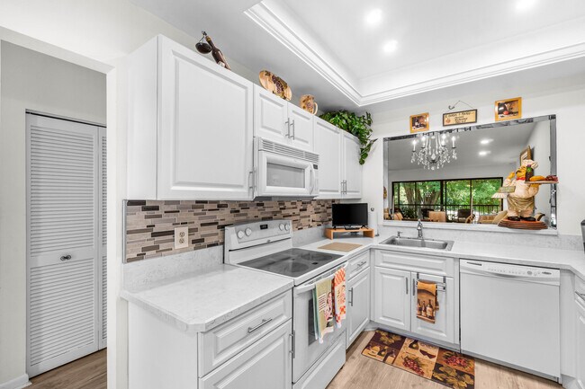 Building Photo - 5087 Oakhill Ln