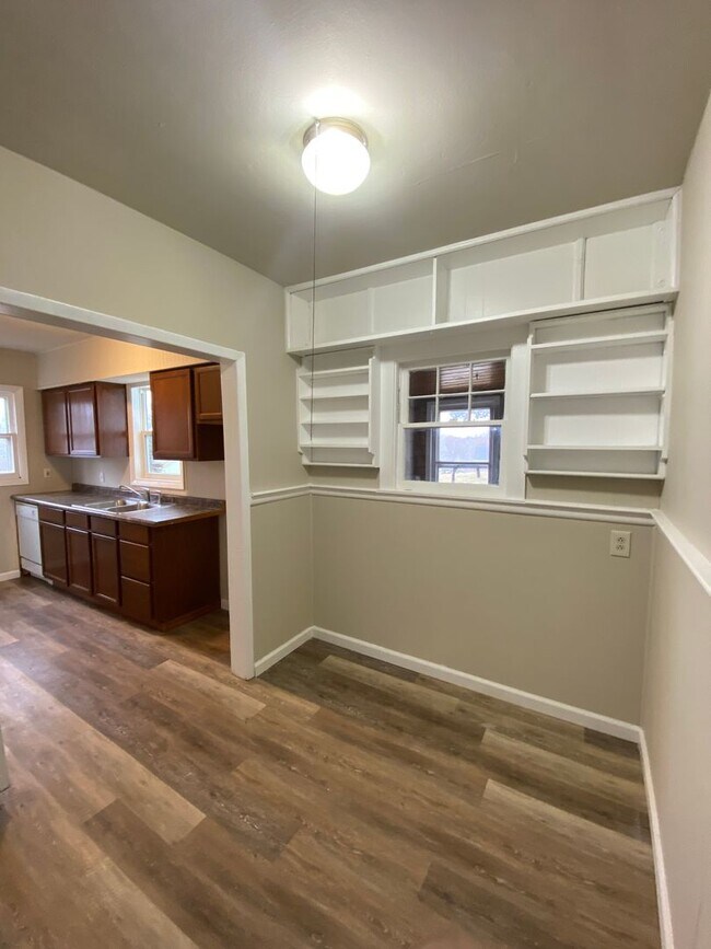 Building Photo - Cozy 2 Bedroom 1 Bath
