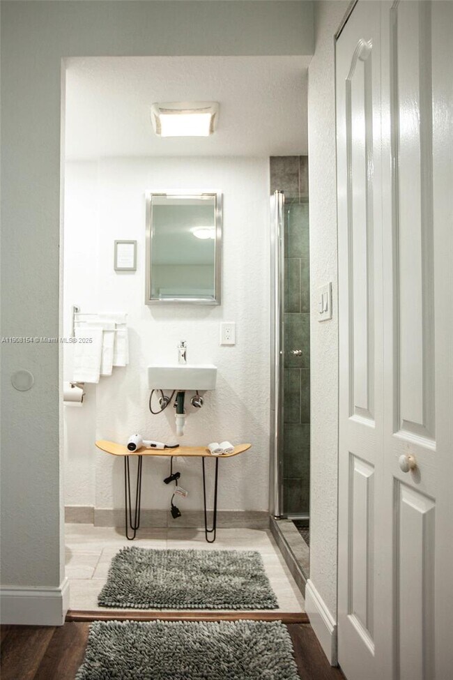 Building Photo - 1050 NW 46th St