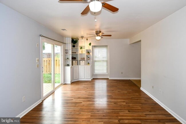 Building Photo - 6125 Trident Ln