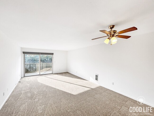 Building Photo - Bright 2BR Condo with New Carpet, Private Balcony & Great Amenities in Clairemont Mesa!