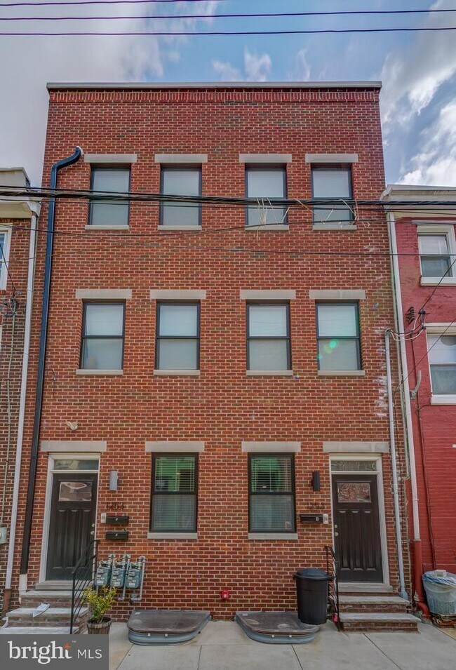 Building Photo - 1253 N Mascher St