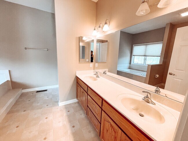 Building Photo - Introducing a stunning 3 bedroom, 2 bathroom home nestled in the serene surroundings of the East ...