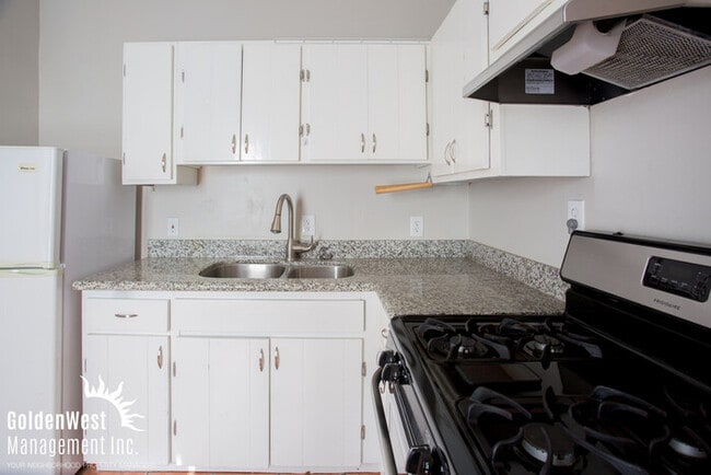 Building Photo - Charming 2Bdm 1Ba Duplex in Greater Corona...