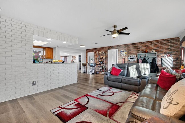 Building Photo - 11761 80th Ave