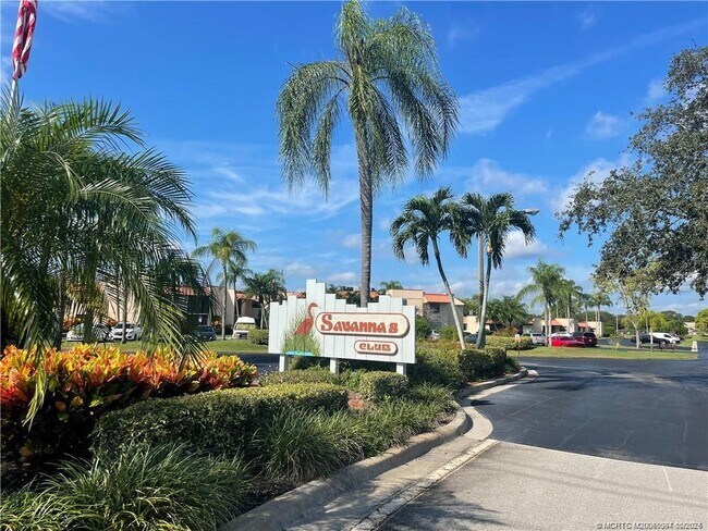 Building Photo - 1985 NE Collins Cir