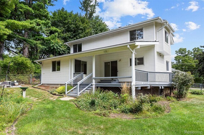 Building Photo - 6552 Orion Rd