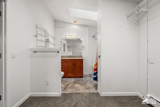 Building Photo - 6627 Zurich St