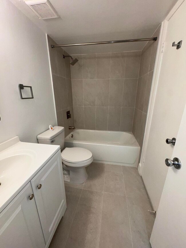 Building Photo - 9968 Nob Hill Ln