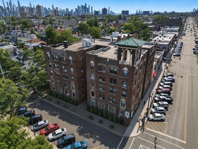 Building Photo - 435 79th St