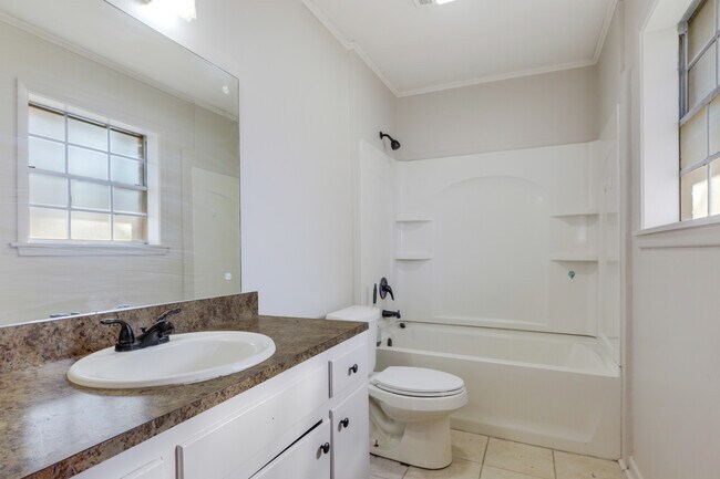 Building Photo - 113 Aberdeen Dr