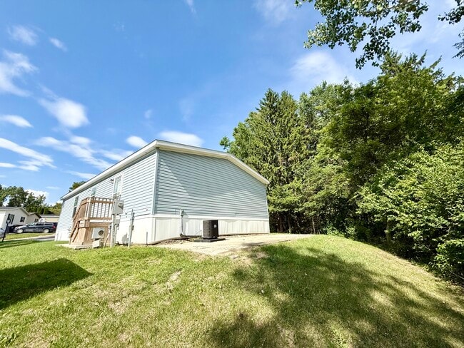 Building Photo - 9345 White Pine Ct