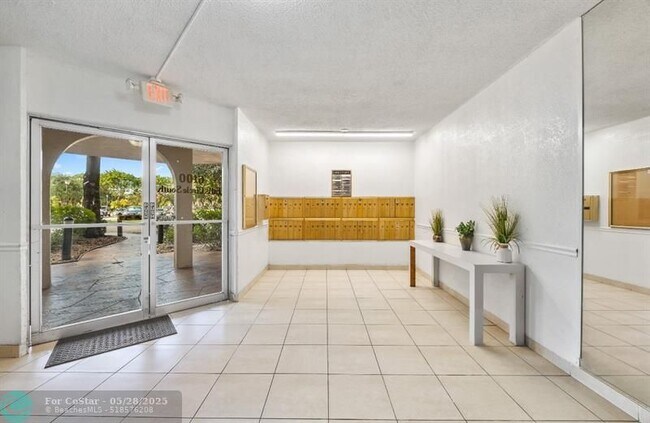 Building Photo - 6100 S Falls Cir Dr