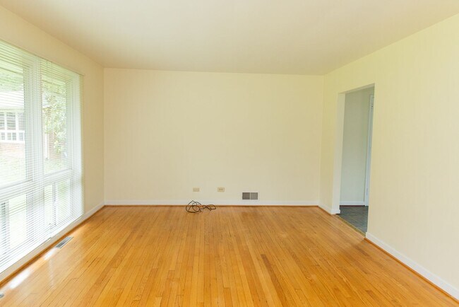 Building Photo - Townhouses Available Near UVA