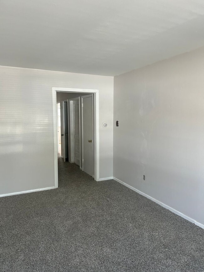 Building Photo - 538 Lawler St