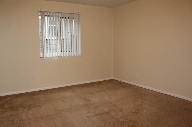 Building Photo - TRENT 566