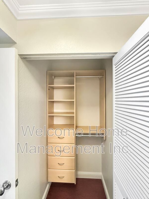 Building Photo - 2550 Oak Rd