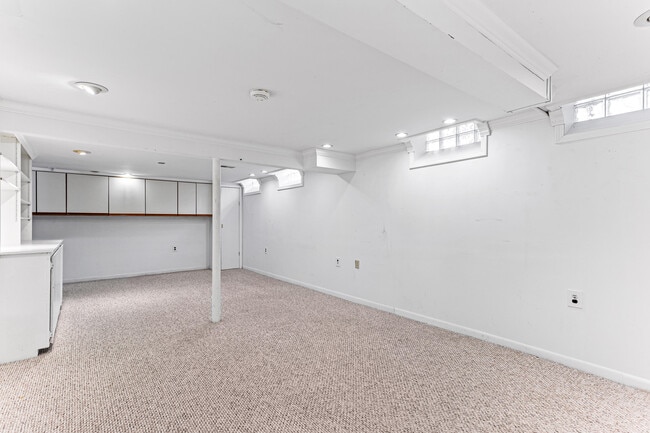Building Photo - 1698 Lexington St
