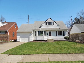 Building Photo - 245 E 262nd St