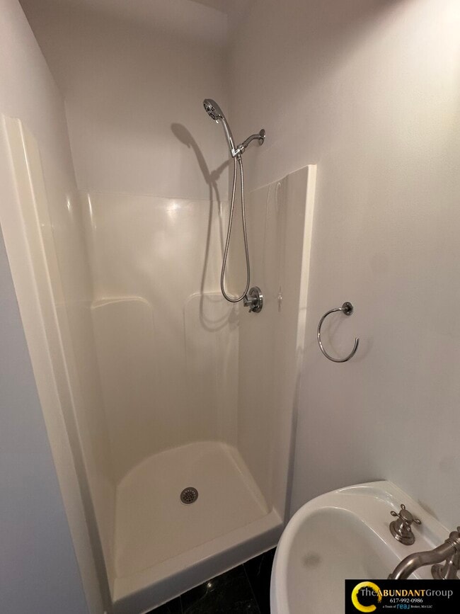 Building Photo - 275-277 River St