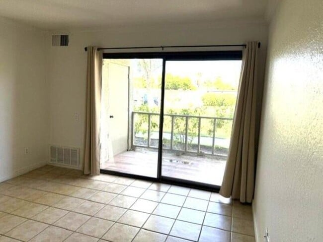 Building Photo - 78650 Ave 42