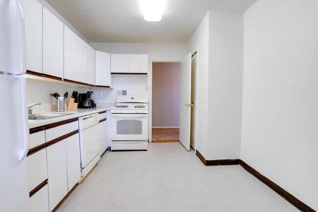 Building Photo - 2111 Richmond Hwy