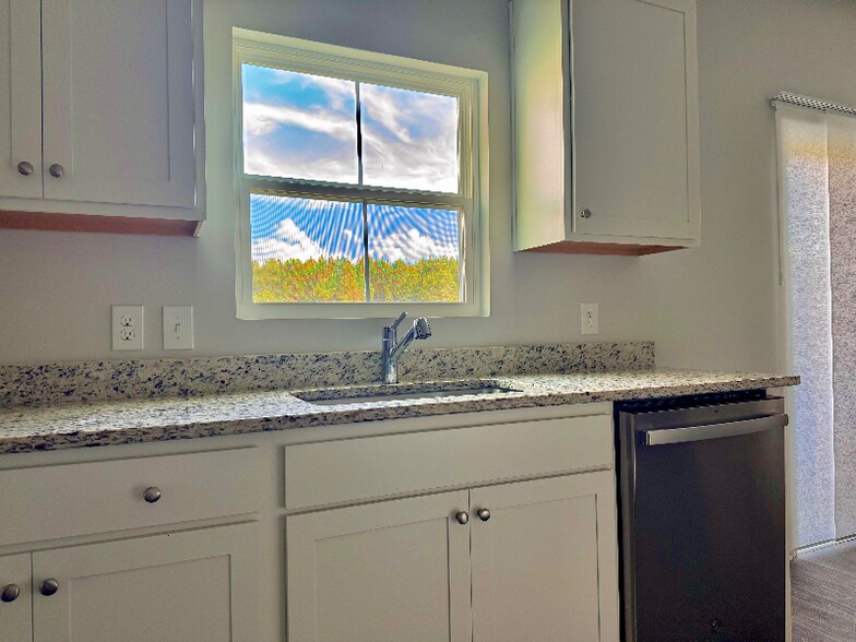 Building Photo - 321 Sweetbay Dr