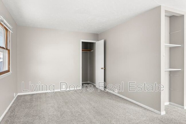 Building Photo - 348 S 5th St