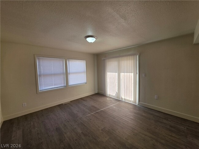 Building Photo - 1590 Mustang Dr