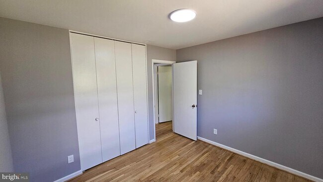 Building Photo - 1206 Raydale Rd