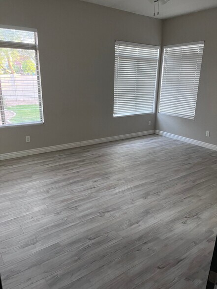 Building Photo - 221 E Arabian Dr