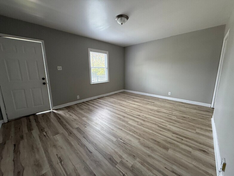 Building Photo - 1521 N Kealing Ave